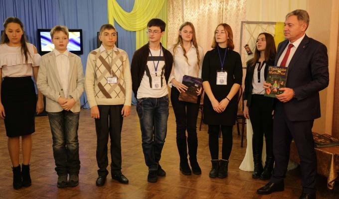 Кожний першачок Луганщини отримає патріотичні комікси "Пригоди Микитки" 