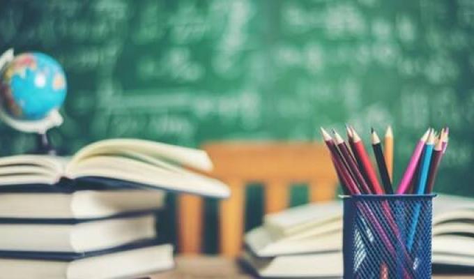 Зарплати педпрацівників у закладах загальної середньої освіти збільшуватимуться у два етапи протягом 2021 року