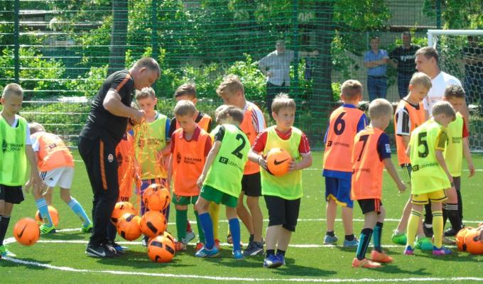 У Попасній відкрито перший спортивний майданчик із штучним покриттям