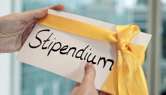 113 біловодських школярів отримали стипендії від громади 