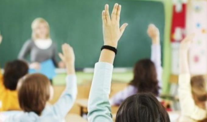 Привітання голови Луганської обласної державної адміністрації – керівника обласної військово-цивільної адміністрації Віталія Комарницького з нагоди Дня працівників освіти