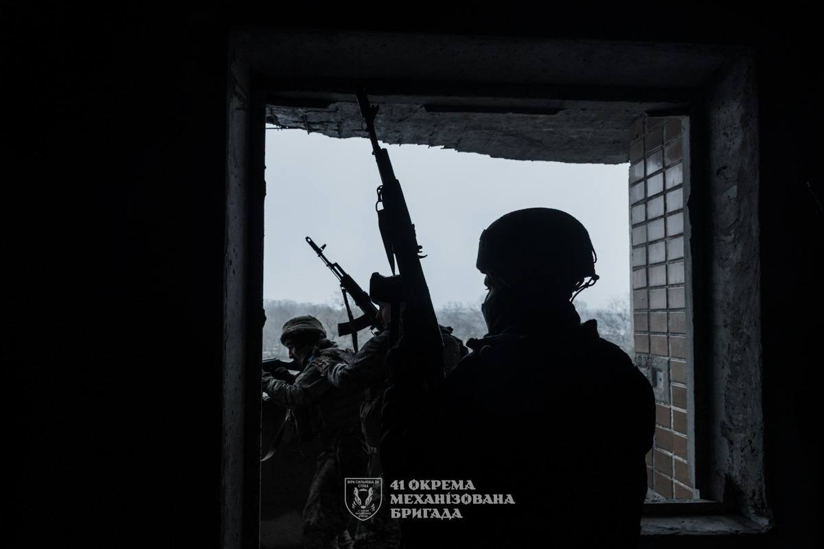 У Сіверськодонецьку окупанти дозволили раз на тиждень здавати документи на закордонний паспорт старого зразка, викликати «швидку» в прифронтових містах «лнр» можна лише з визначених місць, 10 мінометних обстрілів здійснили росіяни на нашій ділянці фронту