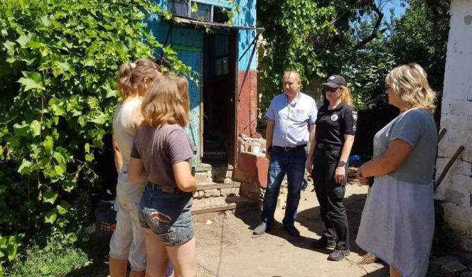 На Кремінщині проведено черговий рейд по сім’ям, які опинились у складних життєвих обставинах