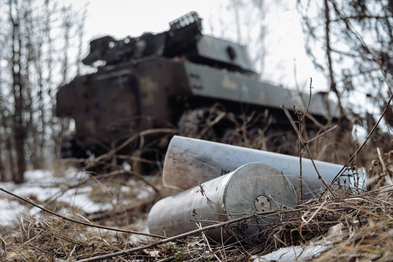 На півночі Луганщини окупанти посилюють примусову мобілізацію, батькам школярів в «лнр» видають методички для виявлення у дітей прихильності до тероризму, зі ствольної артилерії ворог вів вогонь в нашій області