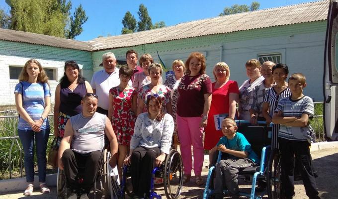 На Луганщині для молоді з інвалідністю організовуються різноманітні розважальні та творчі заходи 