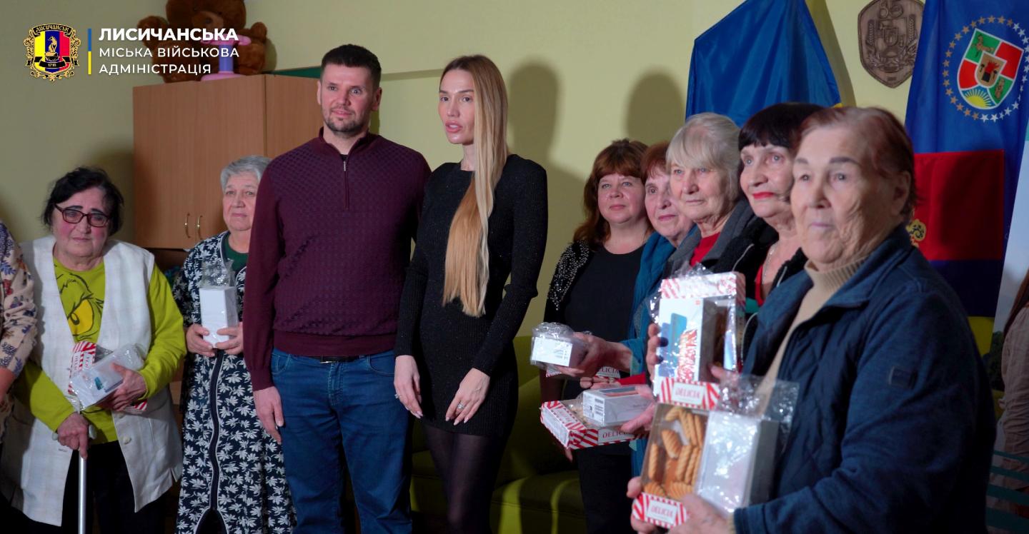 Літніх переселенців з Луганщини забезпечать смартфонами