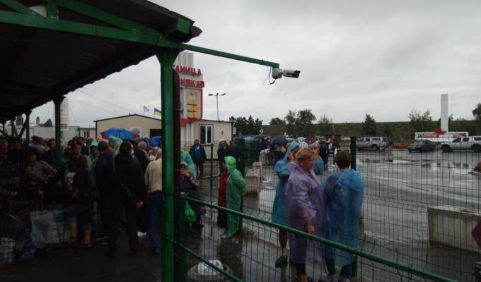 Актуальний коментар. КПВВ «Станиця Луганська» продовжує працювати у штатному режимі, – Віталій Комарницький