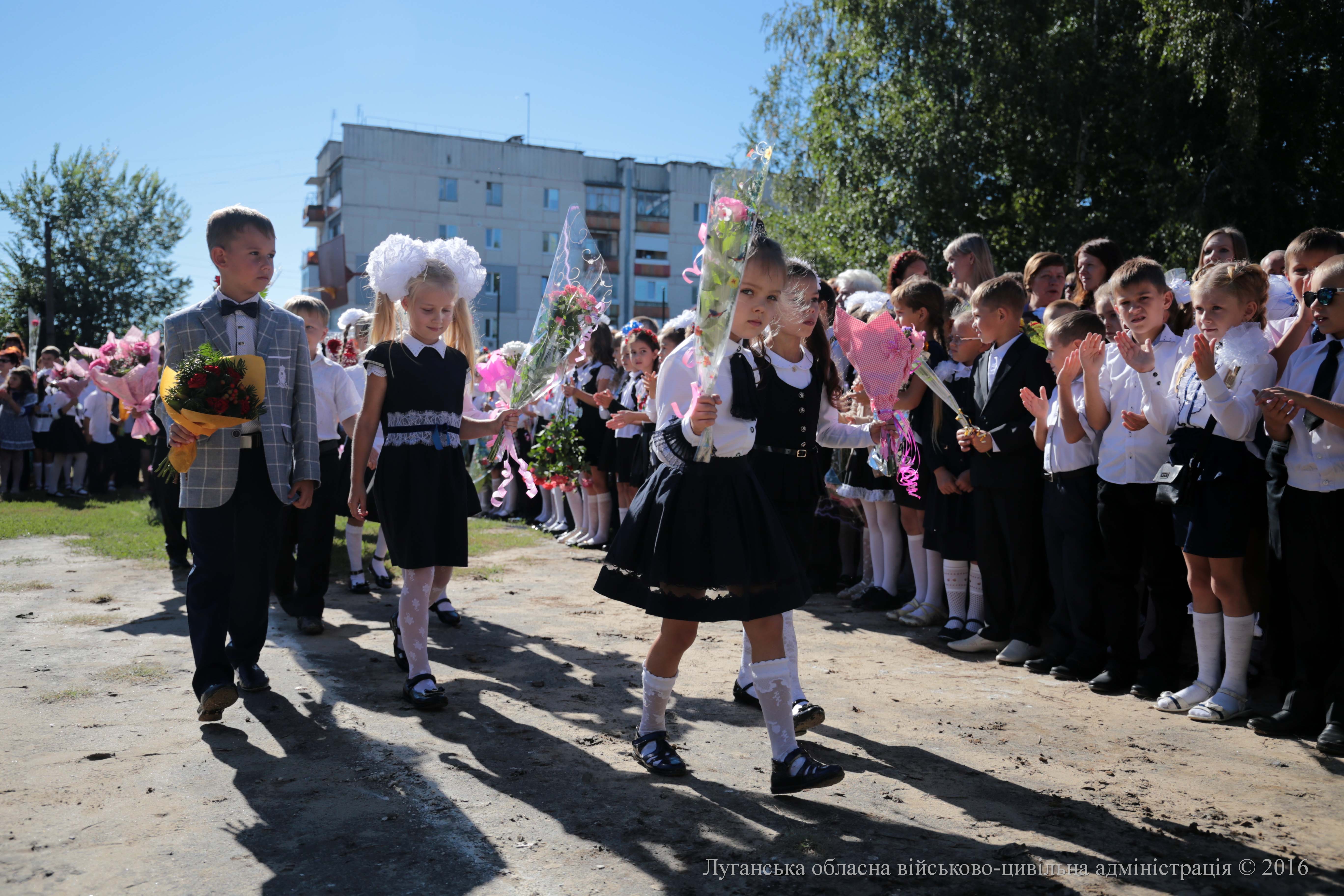 Юрій Гарбуз привітав учнів, педагогів та батьків Кремінної з Днем знань
