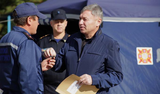 Підвищуємо безпеку громадян у надзвичайних ситуаціях, – Юрій Гарбуз передав рятувальникам сучасне обладнання 