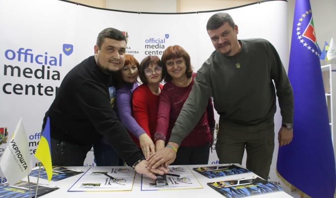 Перші після ЗСУ: відбулося спецпогашення марки, присвяченої українським поштарям 