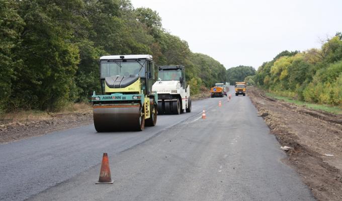 Ремонтують ділянку дороги між Сватовим та Містками 