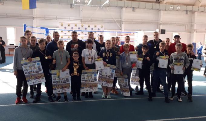 Кікбоксери Луганщини привезли зі всеукраїнської першості 21 медаль та спеціальний приз 