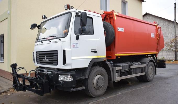 За рахунок облбюджету для Кремінної придбано два сміттєвоза 