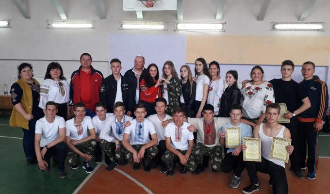 Учні білокуракинської школи змагалися у військово-патріотичній грі «Сокіл» на  Бродівщині 