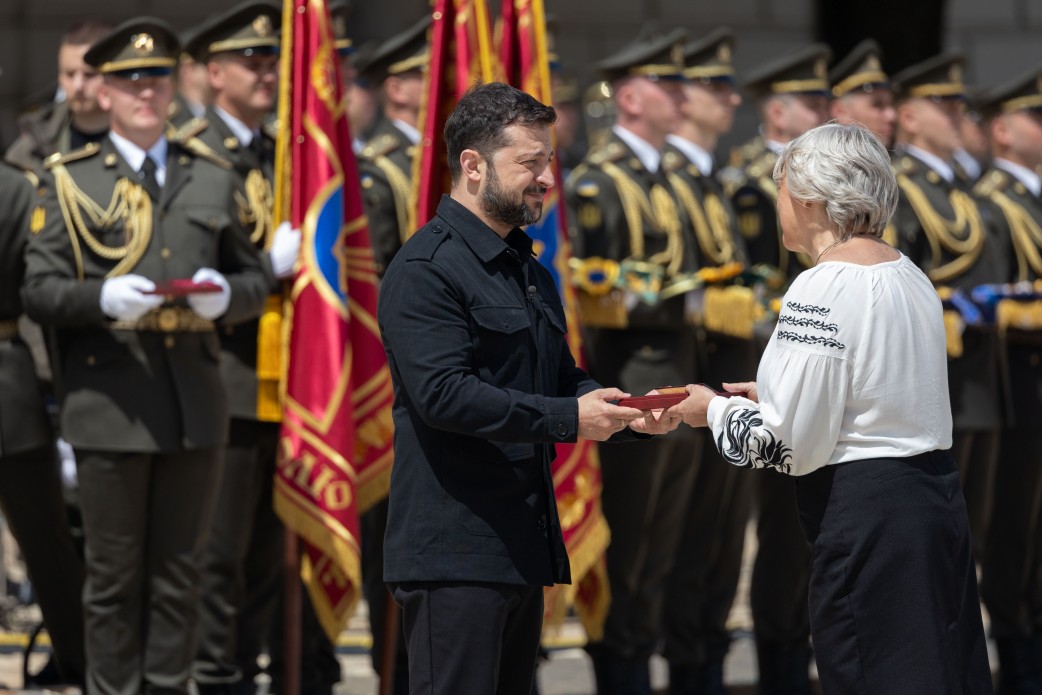 Жителі Луганщини відзначені державними нагородами до Дня Конституції України