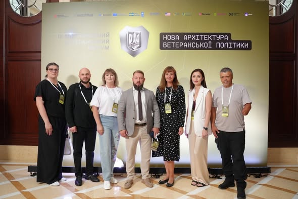 Ветеранський форум організований Міністерством у справах ветеранів України за підтримки партнерів та ветеранської спільноти.  Захід об'єднав понад 500 ветеранів й ветеранок, членів їхніх родин та родин загиблих Захисників і Захисниць, волонтерів, капеланів, представників органів державної влади та місцевого самоврядування, громадянського суспільства, дипломатичного корпусу, міжнародних партнерів і культурної спільноти.  Участь у форумі взяли перший заступник голови Луганської облдержадміністрації Іван Бочко
