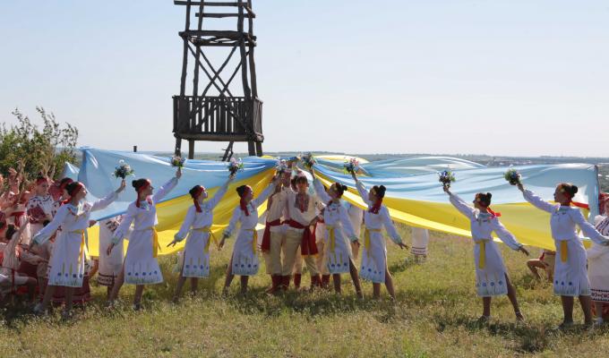 Відкритий обласний фестиваль «Луганщина – це Україна!» завершився у Сватовому «Поемою про землю Луганську»