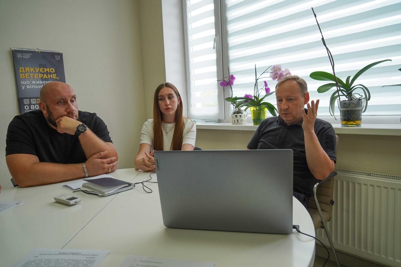 Бути партнерами влади навчали членів Молодіжного Конгресу Луганської області