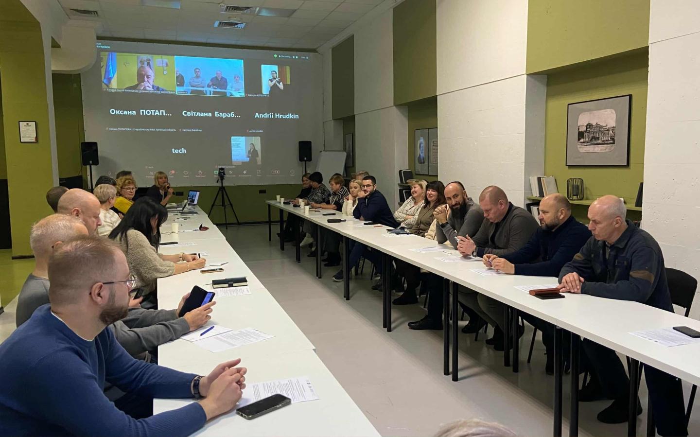Влада та громадськість обговорили проблематику адаптації до сучасних викликів