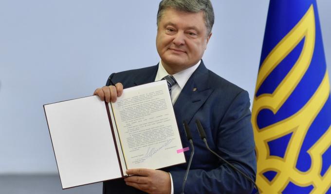 Президент підписав Закони щодо особливостей доступу осіб з особливими потребами до освітніх послуг та транспортного обслуговування таких осіб