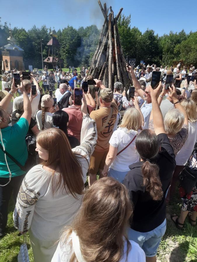 Луганський етнофестиваль «Стежками Лемківщини» доєднав свій вогник до «Ватри Звитяги» Міжнародного фестивалю лемківської культури «Дзвони Лемківщини» на Тернопільщині