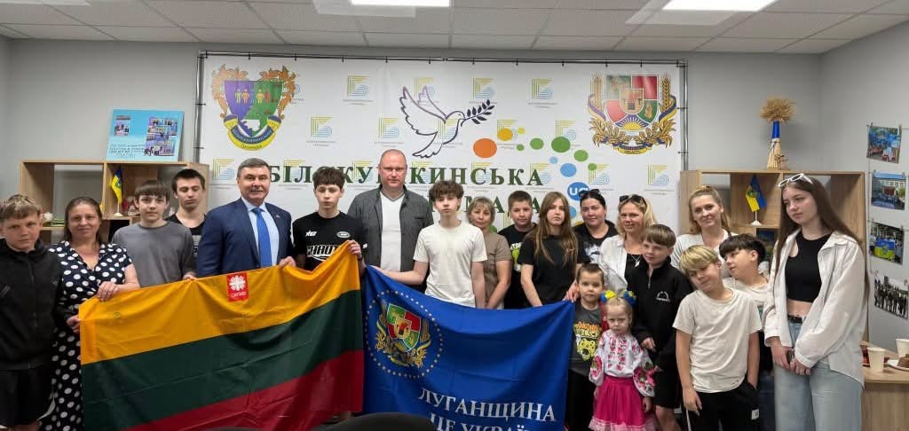 Із 1 вересня Білокуракинський ліцей розпочав навчальний рік у дистанційній формі. До закладу зараховано 300 учнів. До першого класу цього року прийнято 15 дітей, які живуть за кордоном. Навчальний процес забезпечують 27 педагогів. Цьогоріч ліцей випустив 35 учнів одинадцятого класу та 25 – дев’ятого, причому сім випускників одинадцятого і два випускники дев’ятого класу отримали свідоцтва з відзнакою. Кращих учнів відзначили грошовими сертифікатами на 55 тис. грн, а ще 10 переможців і призерів обласних та вс