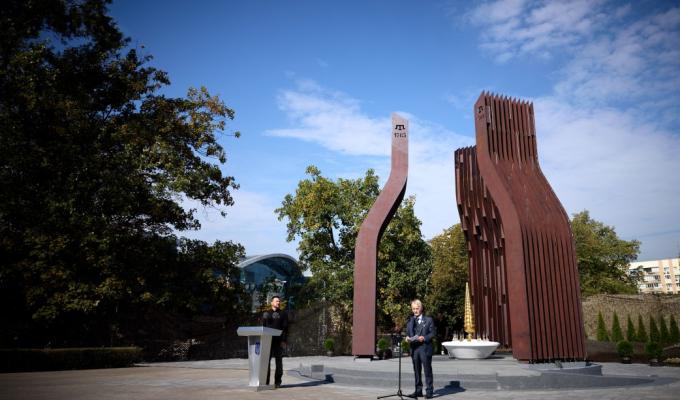 У Києві відкрили Меморіал пам’яті жертв геноциду кримськотатарського народу