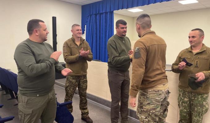 Артем Лисогор нагородив нацгвардійців відзнаками «Захиснику Луганщини»