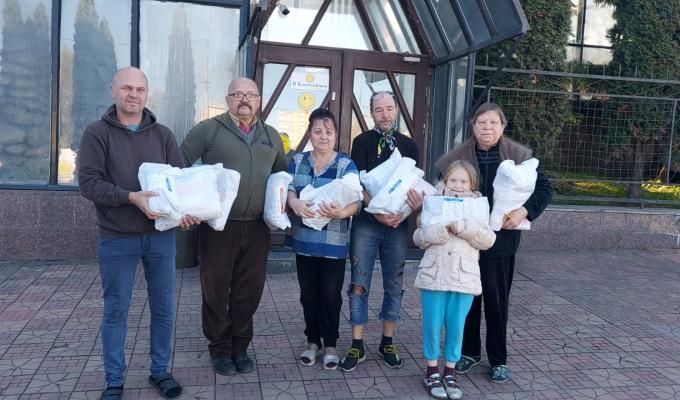 Багатодітні родини з Луганщини серед перших отримувачів гуманітарної допомоги від ВПО-хабу у Хмельницькому