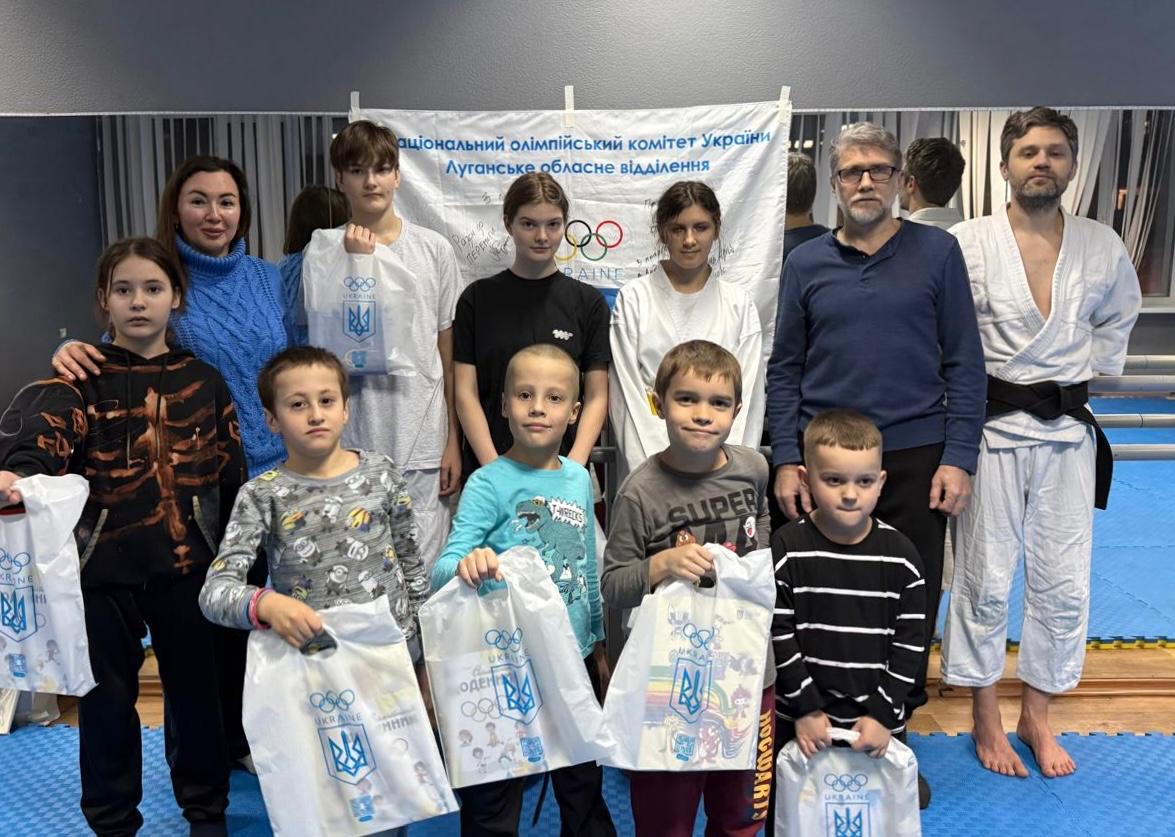 Продовжуємо цикл публікацій про консолідацію громад Луганщини. У Рубіжанській громаді ключовими інструментами згуртування мешканців стали мистецька освіта, бібліотечні ініціативи, музейні проєкти та спортивні заходи для дітей.  Одним із головних завдань стало збереження доступу до культурного середовища та підтримка постійного зв’язку між мешканцями, які сьогодні перебувають у різних регіонах України та за кордоном. Саме тому у громаді зробили ставку на поєднання дистанційних та офлайн-форматів роботи.  МИС