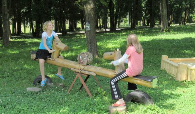 26 школярів Луганщини з прифронтової зони відпочивають у Трускавецькому військовому санаторії