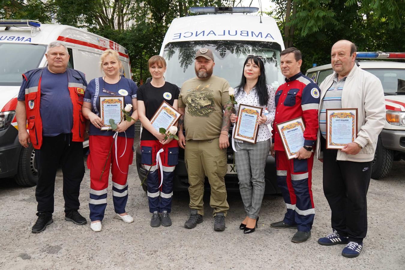 Навіть сьогодні бригада наших медиків супроводжує з Дніпра до Черкас – військового з тяжкими пораненнями, – Олексій Харченко привітав працівників екстреної медичної допомоги з професійним святом