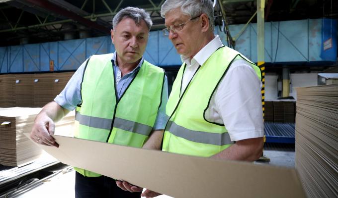 Працювати в умовах війни: Рубіжанський картонно-тарний комбінат утричі збільшив виробничу потужність