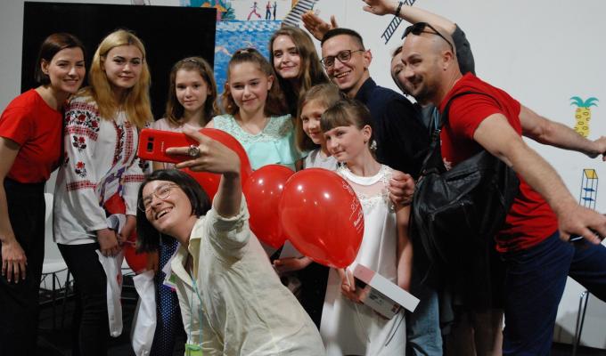 На Книжковому Арсеналі нагородили дітей-критиків з Донбасу