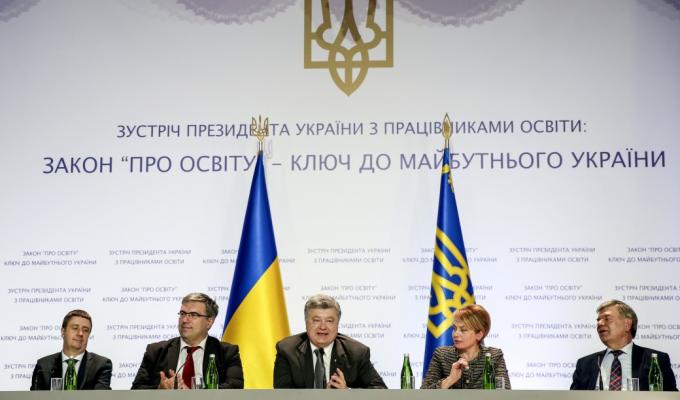 Глава держави: В наступному році планується подальше підвищення заробітної плати вчителів