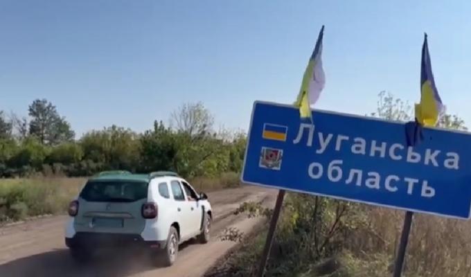 Поліцейські задокументували воєнний злочин рф на деокупованій території Луганщини та доставили співгромадянам продукти харчування 