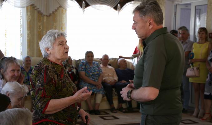 «Допомога Схід». Гуманітарну медичну допомогу передали благодійники із Франції