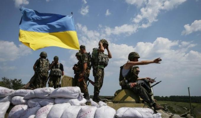 Новини АТО: на Луганщині поранено військовослужбовця та пошкоджено газопровід