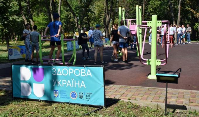 У межах програми Президента «Здорова Україна» розпочинається встановлення спортивних майданчиків, які будуть фактично в кожному дворі