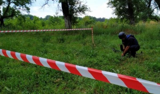 Піротехніками перевірено місцевість у Станично-Луганському районі 