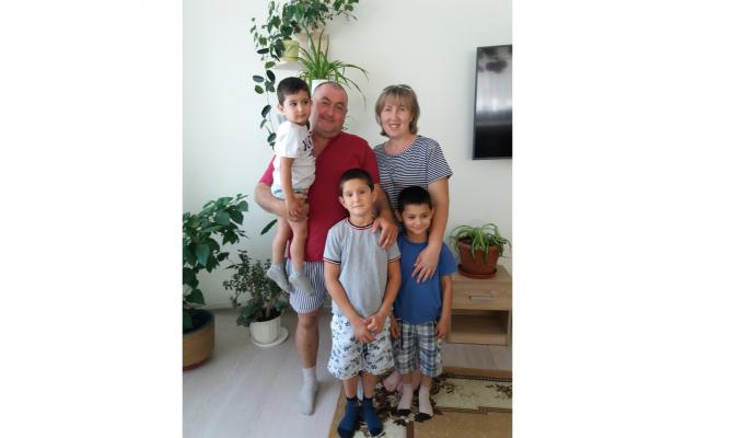 Трьох братів влаштовано в нову родину в Новопсковському районі