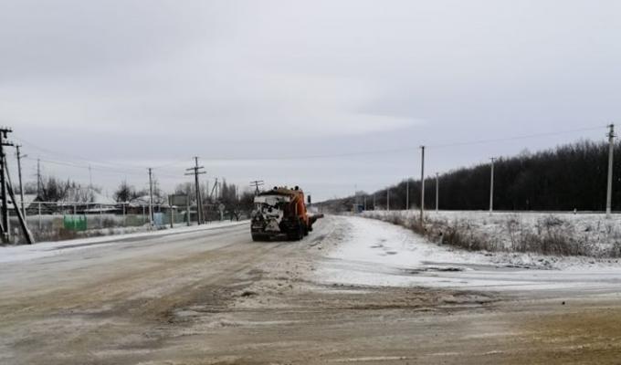 Обласні служби контролюють ситуацію на дорогах, що виникла із погіршенням погодних умов 