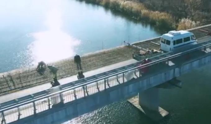 На мосту в Новоайдарі ремонтують праву частину 