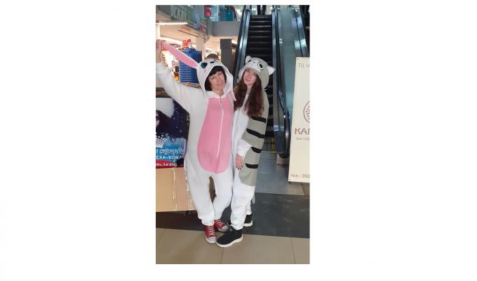 Переселенка на Луганщині шиє одяг і планує створити власний цех