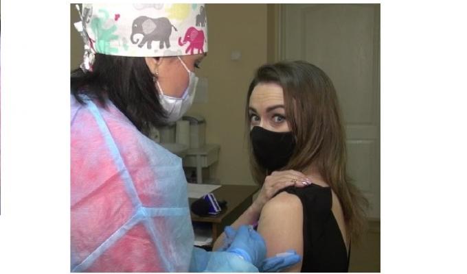 Триває вакцинальна сесія проти COVID-19 публічних та громадських діячів