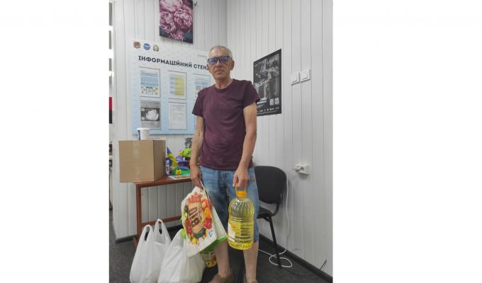 Жителям Луганщини на Івано-Франківщині продовжують видачу засобів гігієни та продуктів