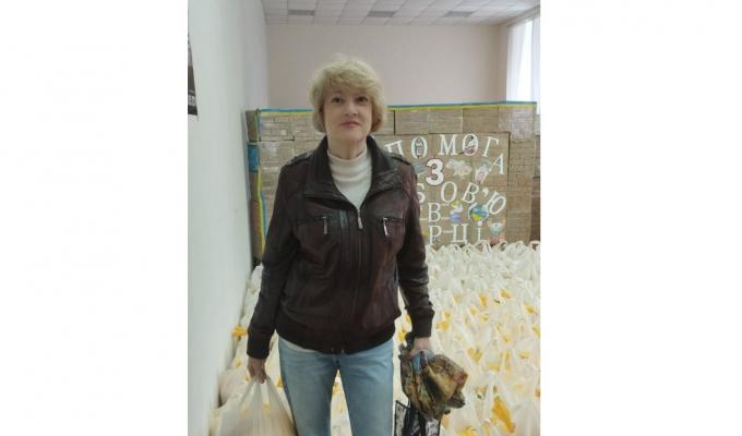 У Новомосковську та Харкові жителі Луганщини одержали набори гігієни