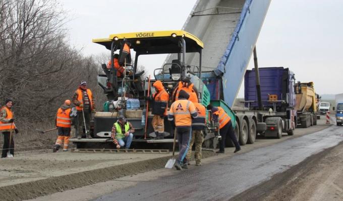 Ремонт дороги між Лисичанськом та Бахмутом завершать вже в червні