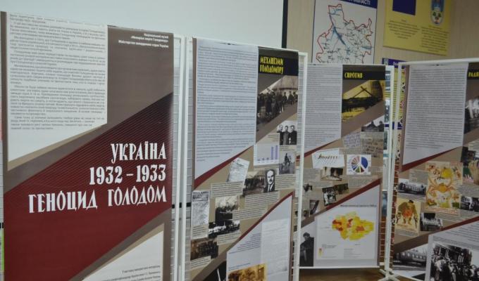 У Троїцькому районі відкрили виставку із вшанування жертв Голодомору