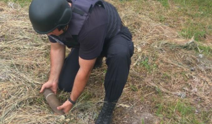 Піротехніками обстежено місцевість Попаснянському та Кремінському районах 